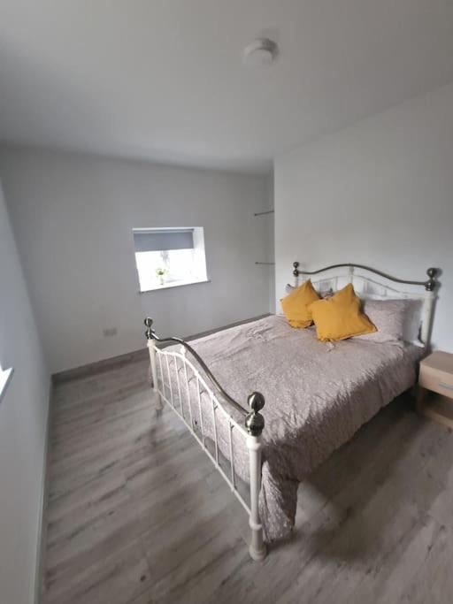 Welcome To Dc'S Cottage Holycross Экстерьер фото