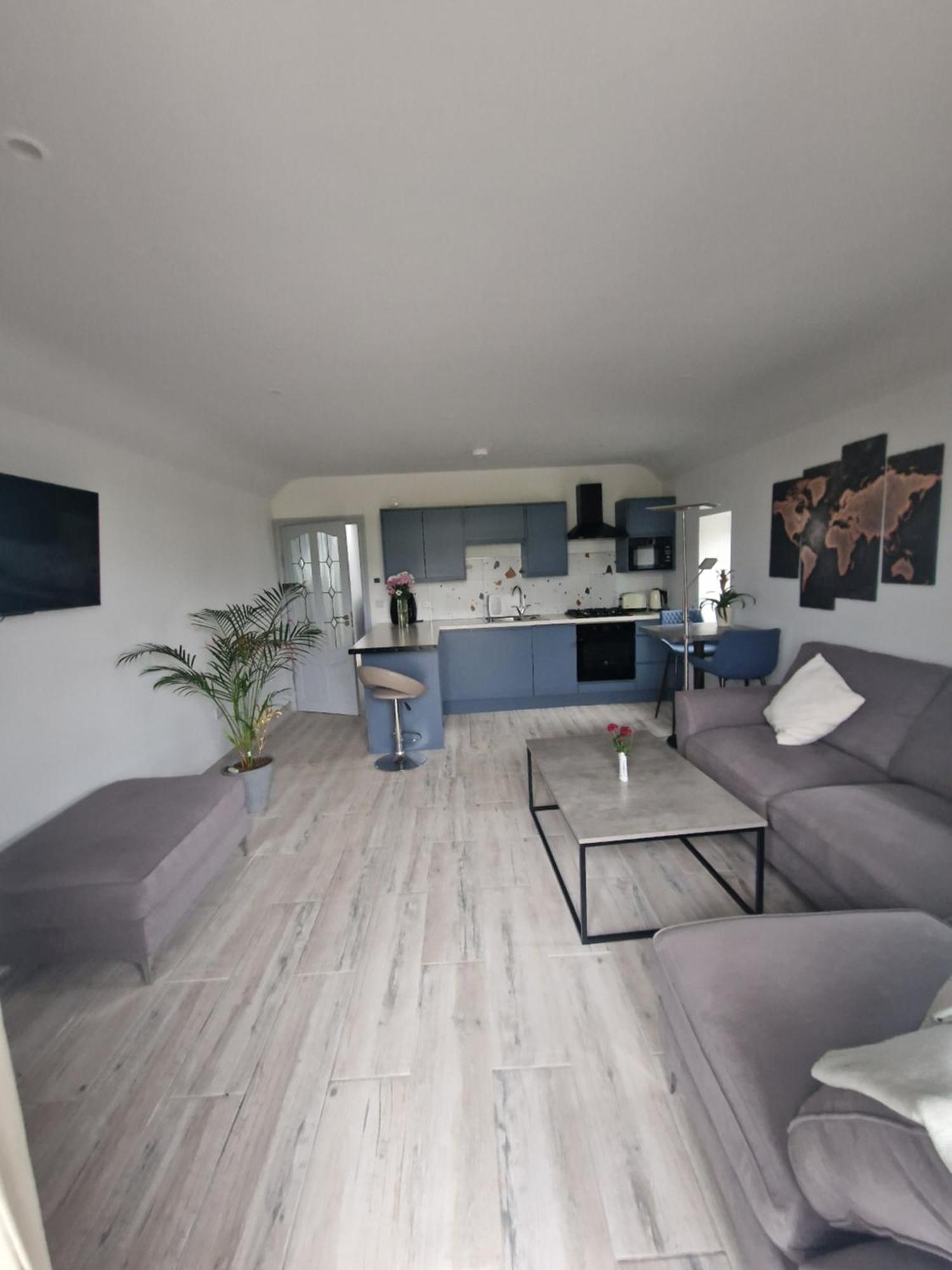 Welcome To Dc'S Cottage Holycross Экстерьер фото
